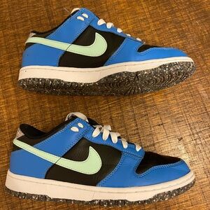 Nike Kids Blue and Black Sneakers with Mint Accents